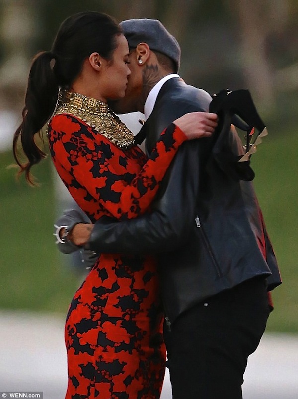 Chris Brown Kissing A Fan 