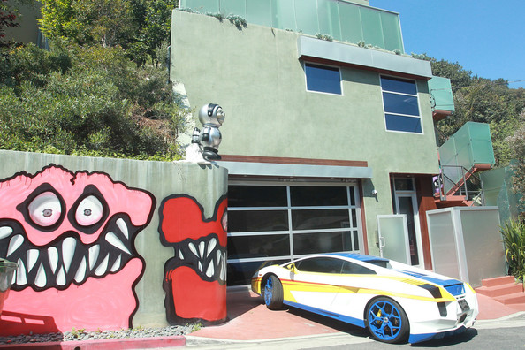 chris brown house and cars