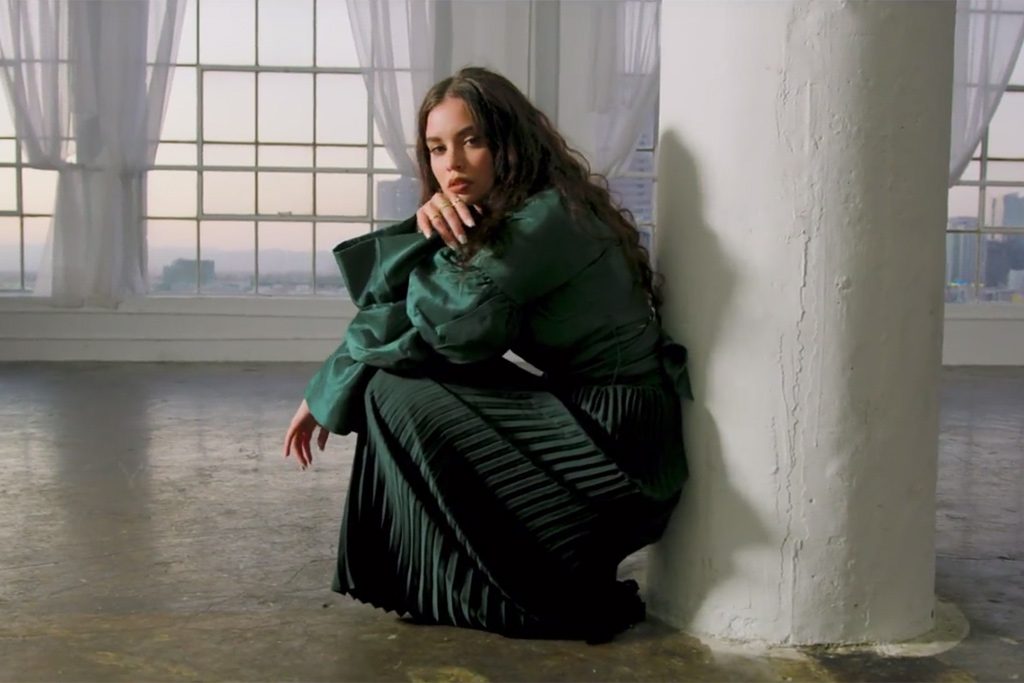 Sabrina-Claudio-Stand-Still-Vid