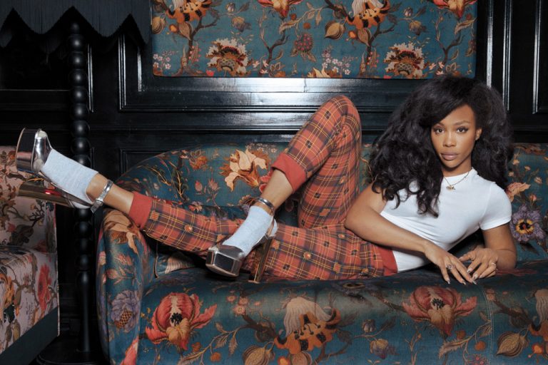 SZA Scores First No. 1 on Hot R&B Songs Chart With "The Weekend