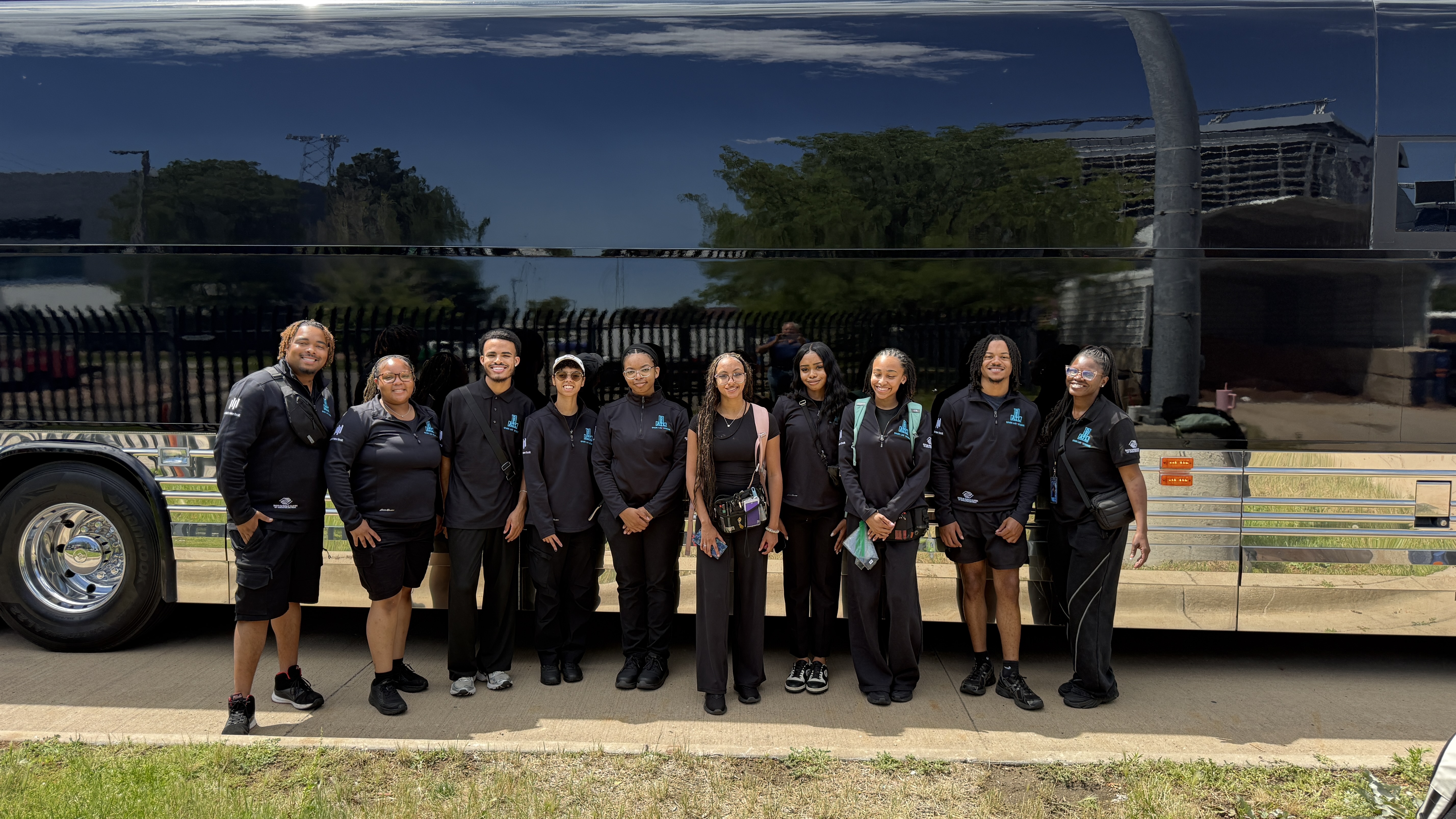 Usher’s Entertainment Industry Club Interns Join The R&B Tour